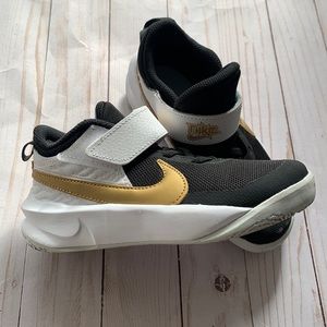 Boys Nike athletic shoes (kids/youth)